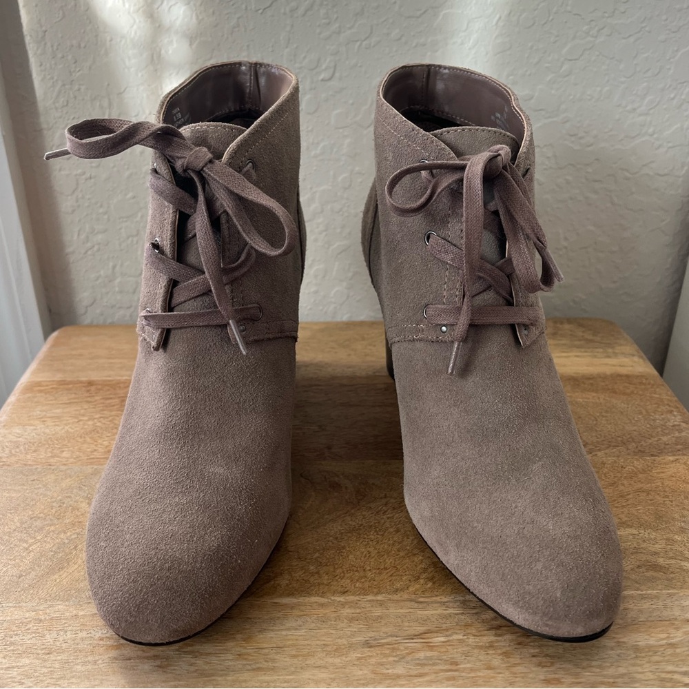 Ralph Lauren Tamia Lace-Up Wedge Ankle Boots Booties Suede Leather Taupe 8.5 EUC - Picture 4 of 16